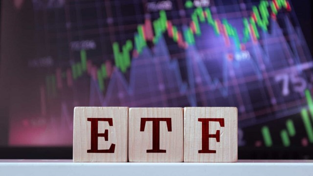 VTI vs. VOO: Which ETF Should You Buy?
