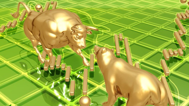 Wall Street divided between consolidation and further gains, Main Street sees blue skies for gold next week