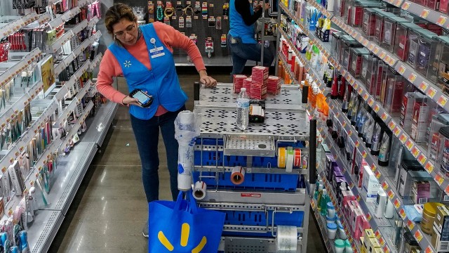 Walmart is giving US hourly workers new bonuses that increase the longer they've been at the company