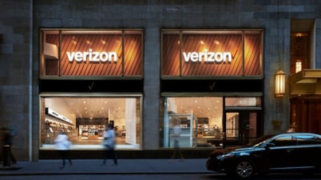 Want $500 in Annual Dividend Income? Here's How Much You'd Have to Invest in Verizon Stock