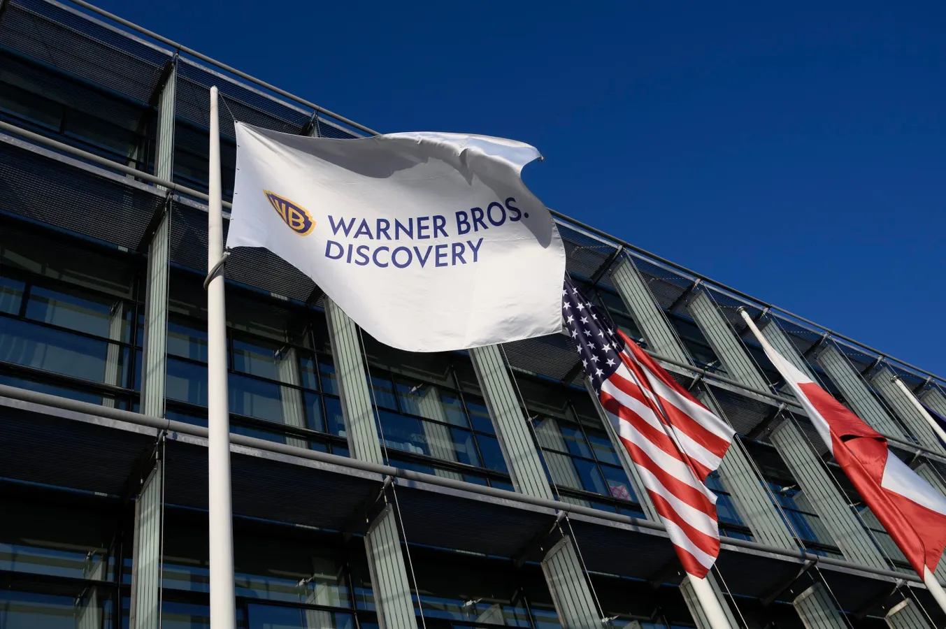 Warner Stock Up 91%. Antitrust To Hit $WBD Bids By Paramount, Comcast