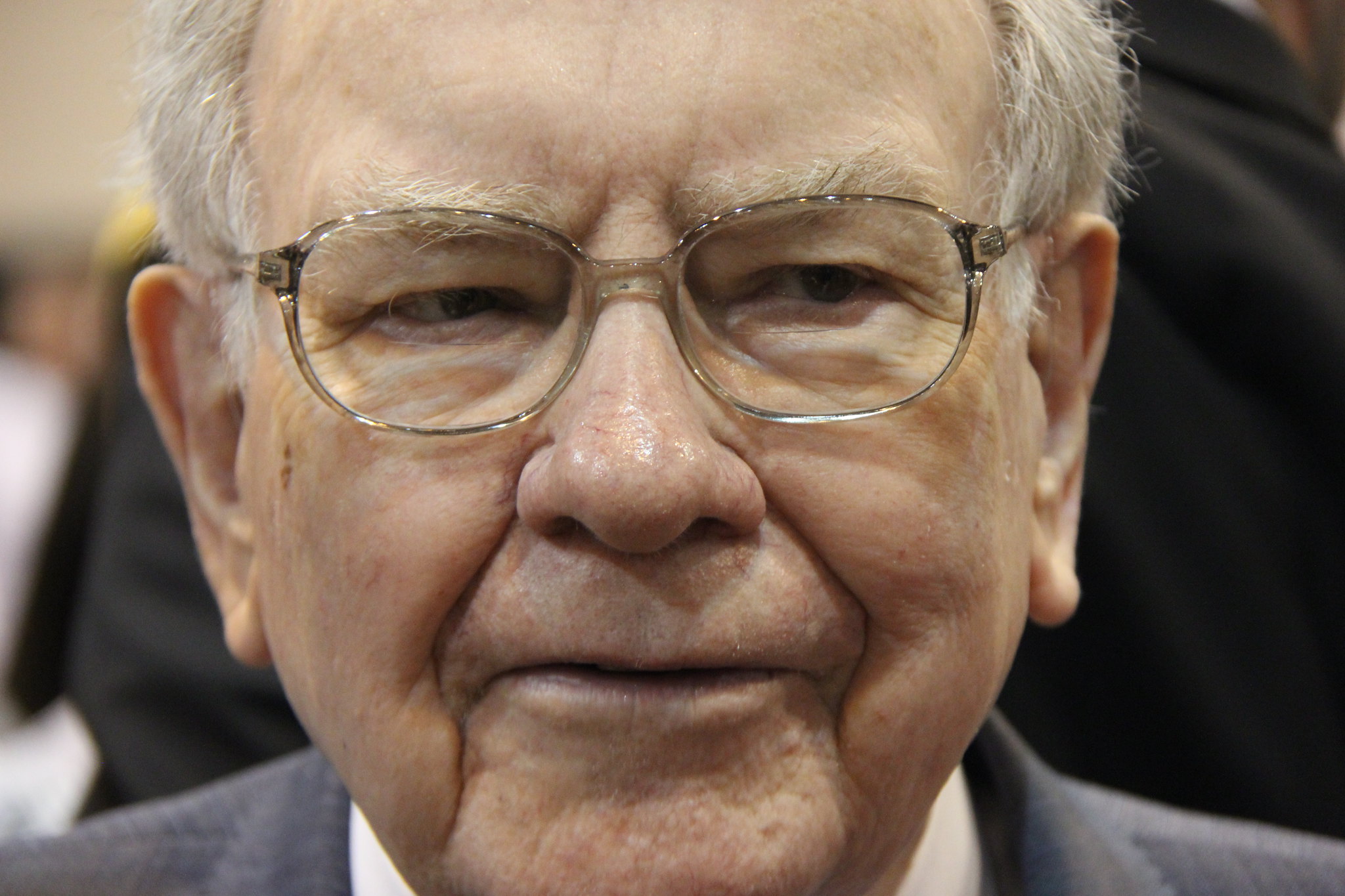 https://images.financialmodelingprep.com/news/warren-buffett-is-sending-investors-a-340-billion-warning-20251005.jpg