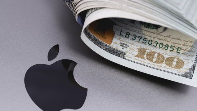 Warren Buffett loses over $4 billion selling Apple shares
