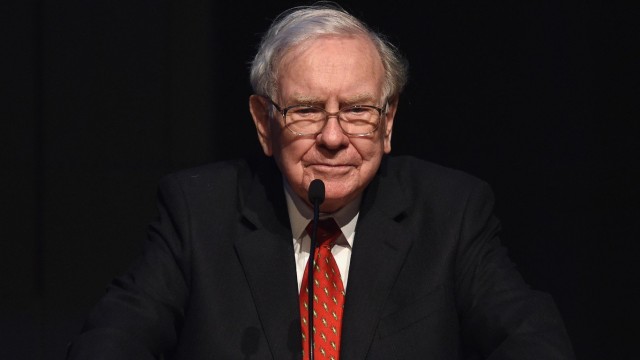 Warren Buffett Loves This “Magnificent Seven” Stock With 18% Upside This Year