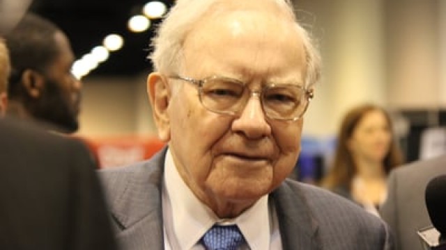 Warren Buffett Owns These 2 Ultra-High-Yield Dividend Stocks. Here's Why They're Great Picks for Income Investors Right Now.