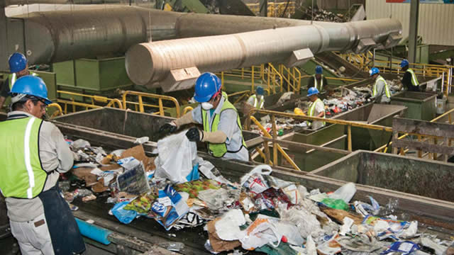 Foto von Waste Connections Benefit From Acquisitions Amid Low Liquidity