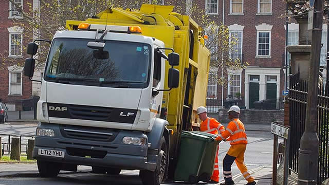 Foto von Waste Management (NYSE: WM) Stock Price Prediction and Forecast 2025-2030 (May 2025)