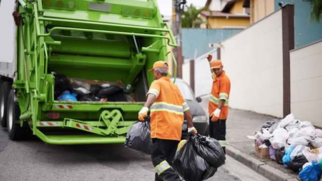 Foto von Waste Management Stock: Tariff Proof, But Overbought?