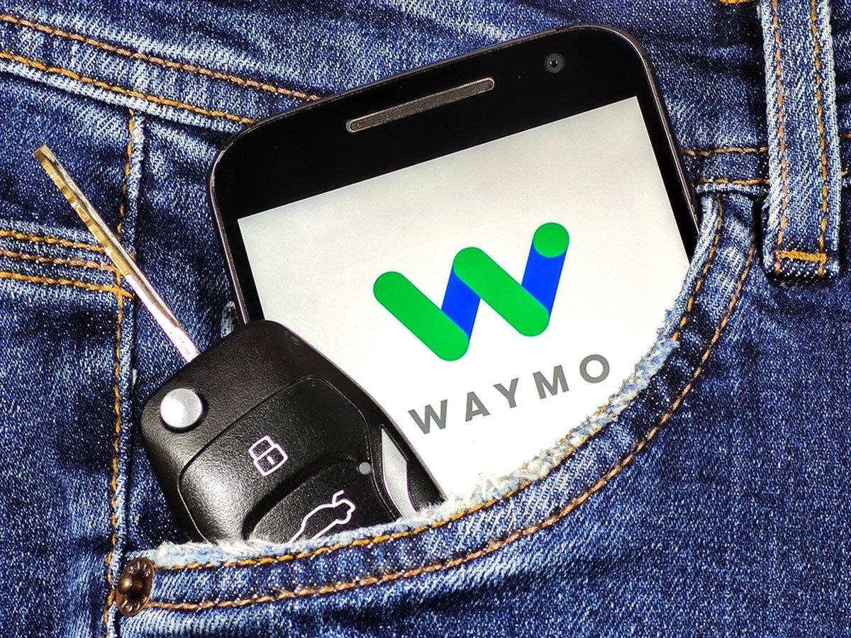 Waymo's Global Expansion Strengthens the Case for GOOGL Stock