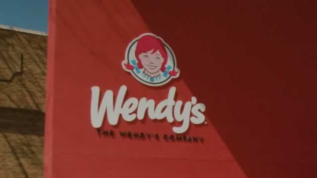 Foto von Wendy's CEO: from AI-powered drive-thrus to thick bacon