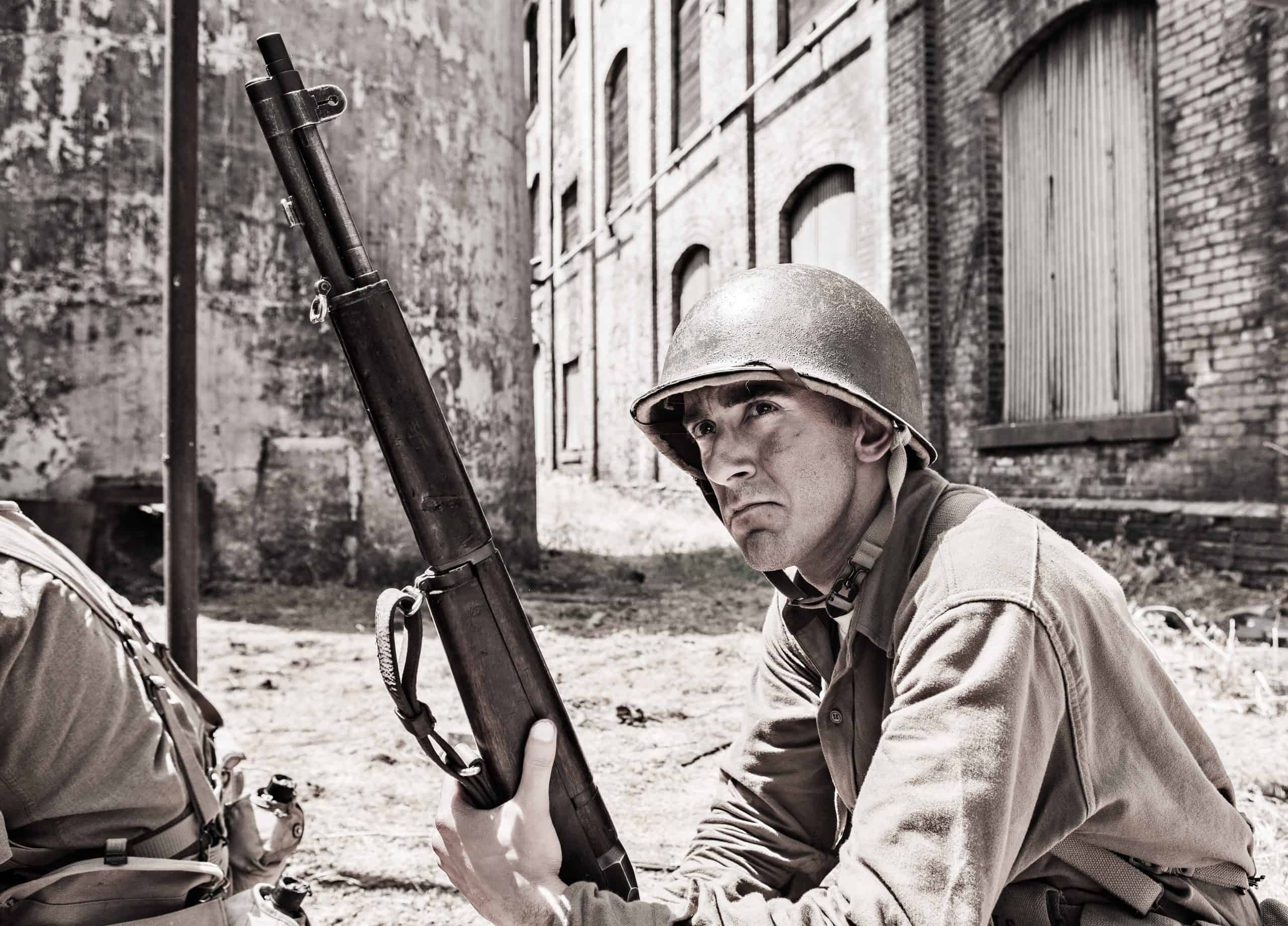 Foto von What Are the Rifles That Defined Combat During World War II?