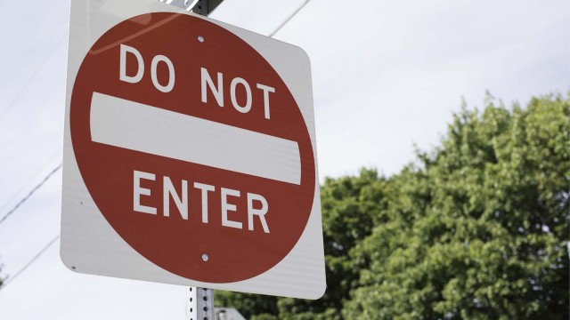 Which Stocks Are Tanking Right Now? 3 Names to Avoid.