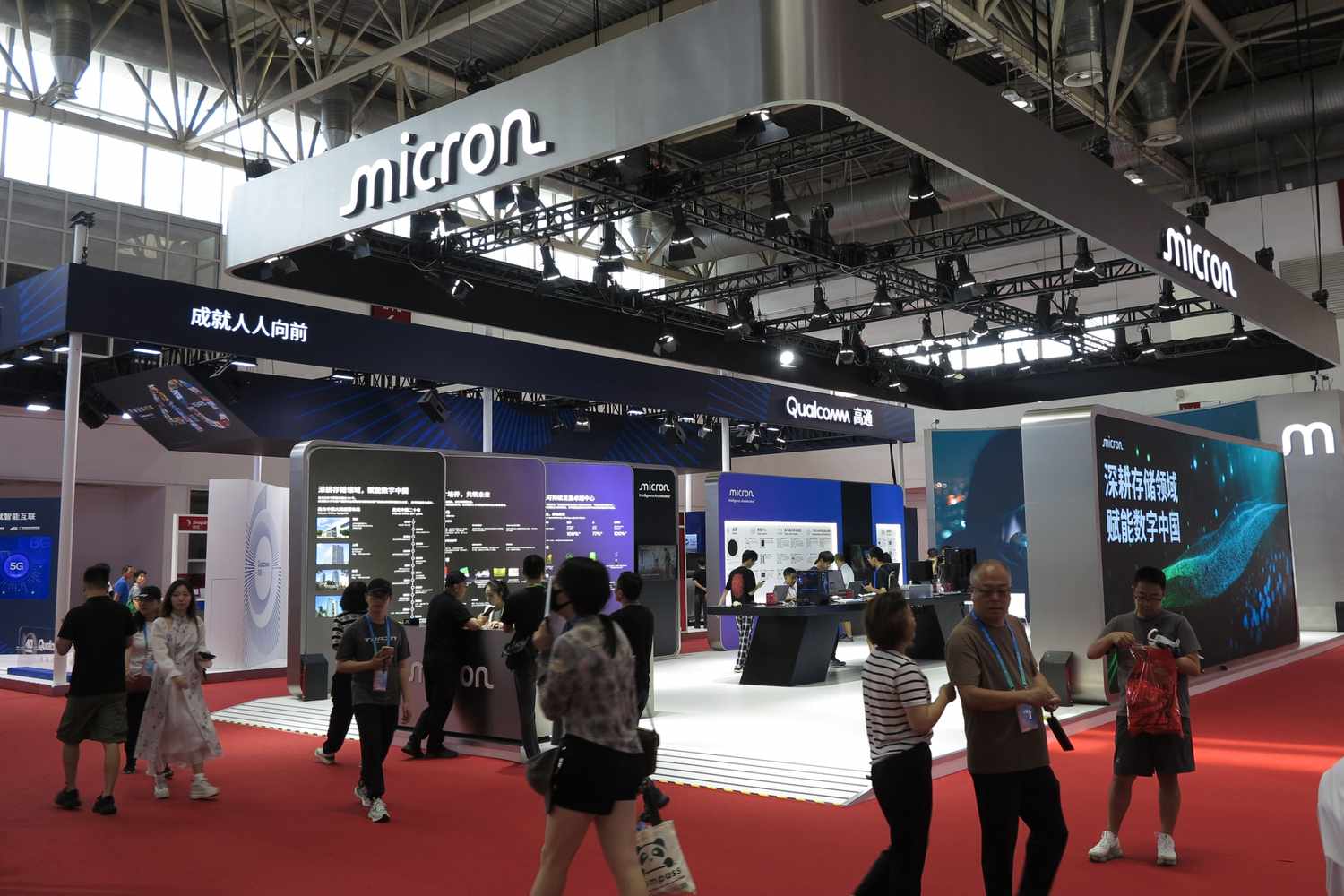 Why Micron's Record Sales and Strong Outlook Are a Bullish Signal for the AI Trade