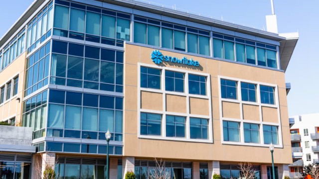 Why Snowflake's stock is falling despite a boost to guidance