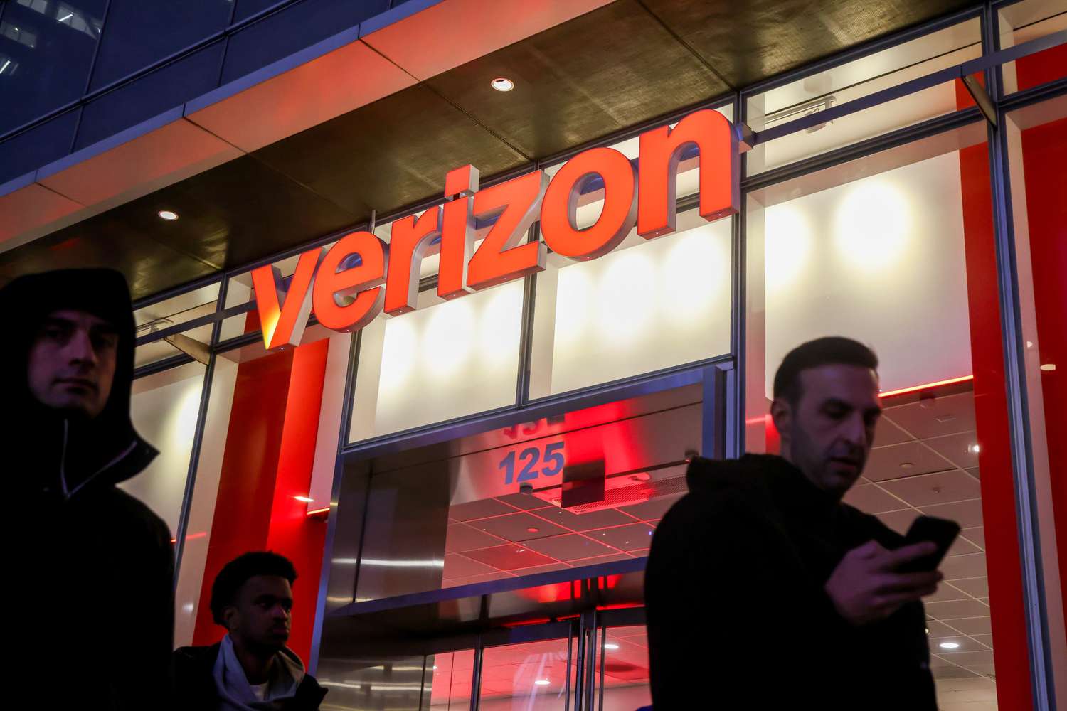 Why Verizon Wireless Customers Are Getting $20 Payouts—As Long as They Remember To Claim Them