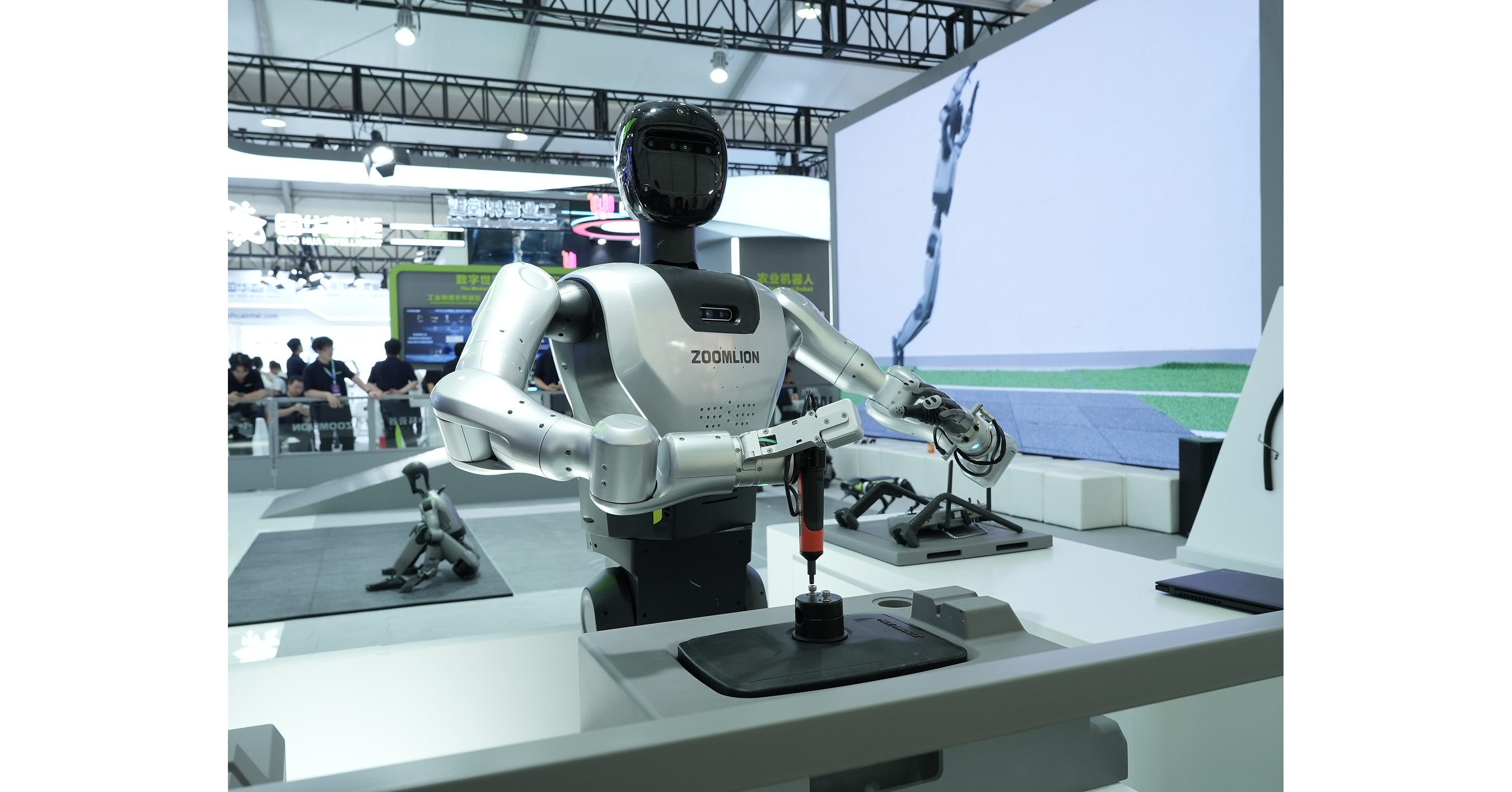 World Robot Conference 2026: Zoomlion präsentiert industrielle Embodied Intelligence