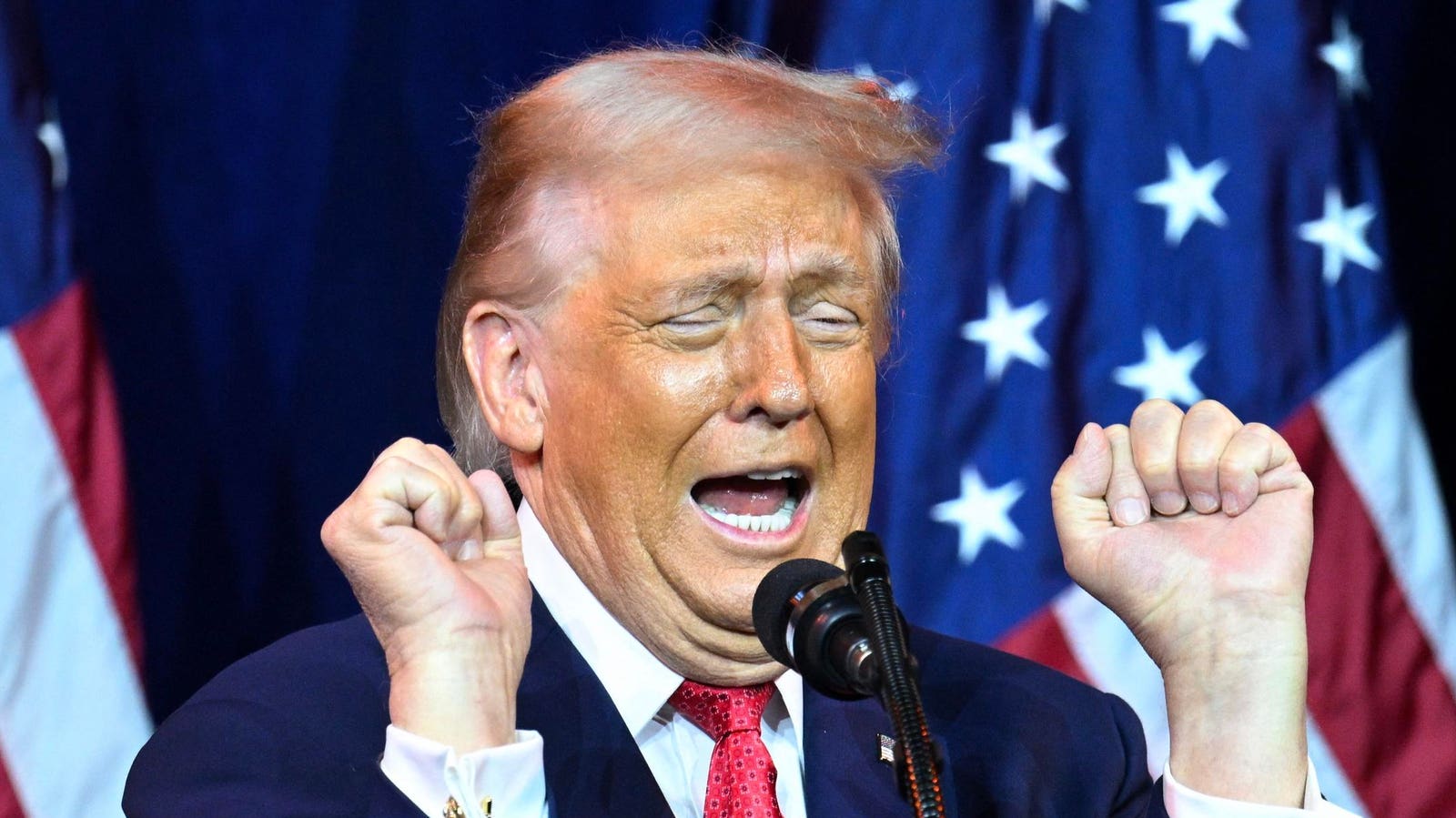 Worse Than ‘2008 Financial Crisis'—Gold Surge Triggers Serious U.S. Dollar Warning As Bitcoin Price Suddenly Drops