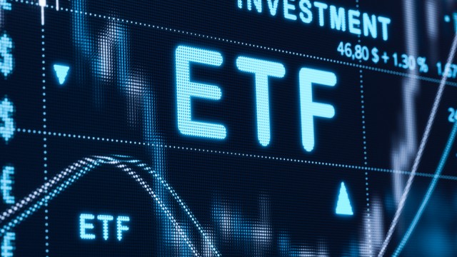 XLP: A Strong Buy-The-Dip Candidate For Income Investors As Recession Risks Grow