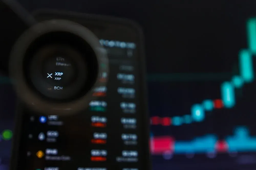 XRP Bulls Refuse to Budge as Falling Wedge Signals Fading Selling Pressure