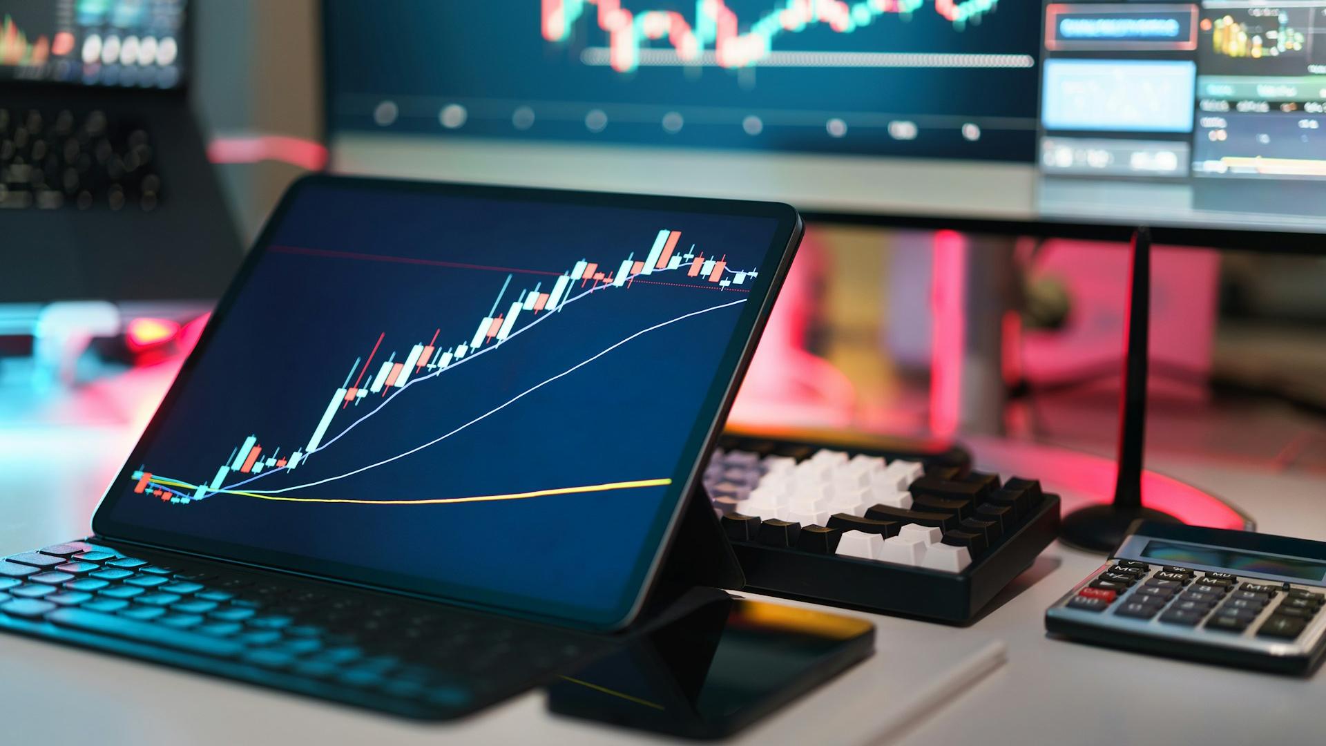 XRP traders bet on a rebound as price slips to $1 and bearish chatter surges