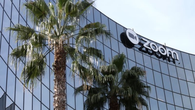 Zoom bumps its longer-term outlook higher, but near-term forecast comes up short