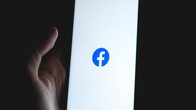 Zuckerberg Faces Meta Shareholder Data Scandal Trial