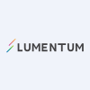 8TRA.DE's stock peer is LU2.DE (Lumentum Holdings Inc.)
